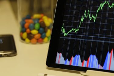 découvrez le trading, une activité passionnante et dynamique qui vous permet de spéculer sur les marchés financiers. apprenez les bases du trading, des stratégies efficaces et comment maximiser vos gains, tout en minimisant les risques. rejoignez une communauté de traders et transformez vos ambitions financières en réalité.