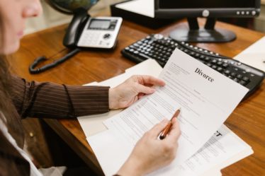 découvrez nos services juridiques professionnels adaptés à vos besoins : conseil, accompagnement et assistance pour particuliers et entreprises. profitez de l’expertise de nos avocats pour sécuriser vos démarches et défendre vos intérêts.