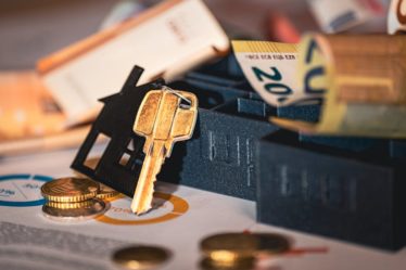 découvrez les dernières tendances de l'immobilier : évolutions du marché, innovations, conseils pour investir et s'adapter aux nouvelles réalités du secteur en 2024.