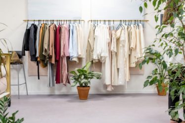 découvrez la mode durable : des vêtements éthiques et éco-responsables, conçus pour respecter l’environnement et valoriser le savoir-faire artisanal. adoptez un style tendance tout en préservant la planète.