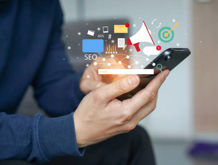 La première étape consiste à identifier les mots-clés pertinents. En effet, une stratégie efficace de référencement SEO Lyon