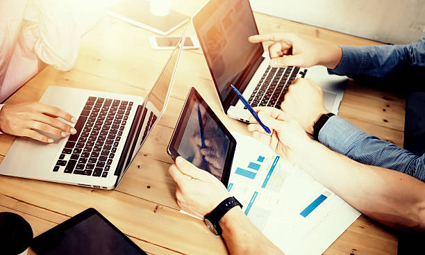 Dans une stratégie de branding Lyon, cette étape est déterminante, car elle permet d’ancrer votre image dans un