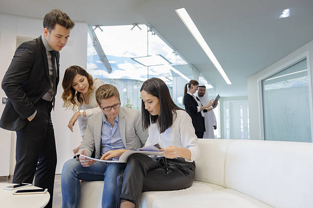 Un site internet dentiste Paris bien conçu permet justement de répondre à ce problème en améliorant la visibilité, la crédibilité et la prise de contact.